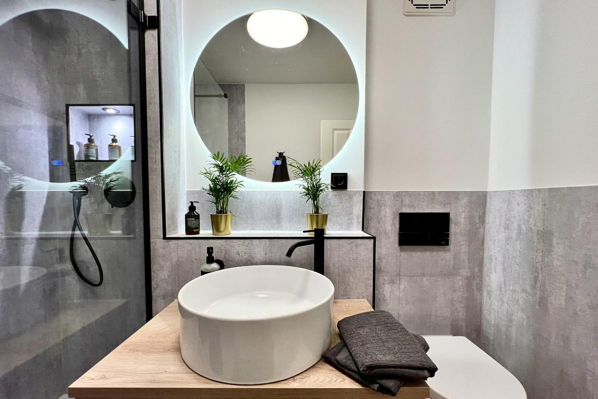 Edler Wohnraum Noble Stadtoase Mit Boxspringbett, Kaffeevollautomat, Lift & Parkplatz Κέμνιτς Εξωτερικό φωτογραφία